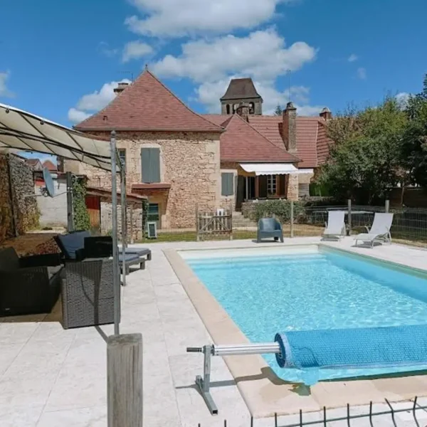 location_gite_sarlat_dordogne_monpazier_sejour_de_charme_perigord_noir_detente_villefranche_du_perigord_prats_du_perigord_gite_pierre_piscine_milandes_demeures_vue_piscine
