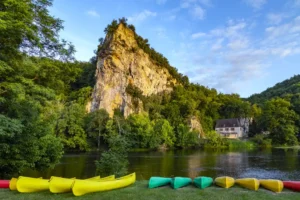 Lire la suite à propos de l’article Vacances nature en Dordogne : randonnées, baignades et activités en plein air près de Sarlat