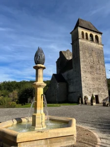 Lire la suite à propos de l’article Prats-du-Périgord : histoire et présentation. Un joyau discret au cœur du Périgord Noir